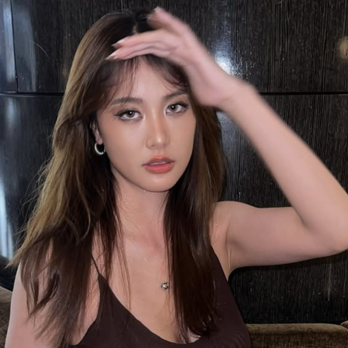คุณนิ้ง ศรัณยา ดารานักแสดงสาวสวย โชว์กรอบหน้าคมชัดและผิวหน้ายกกระชับหลังทำโปรแกรม Ulthera Prime ที่ Mediglow Clinic